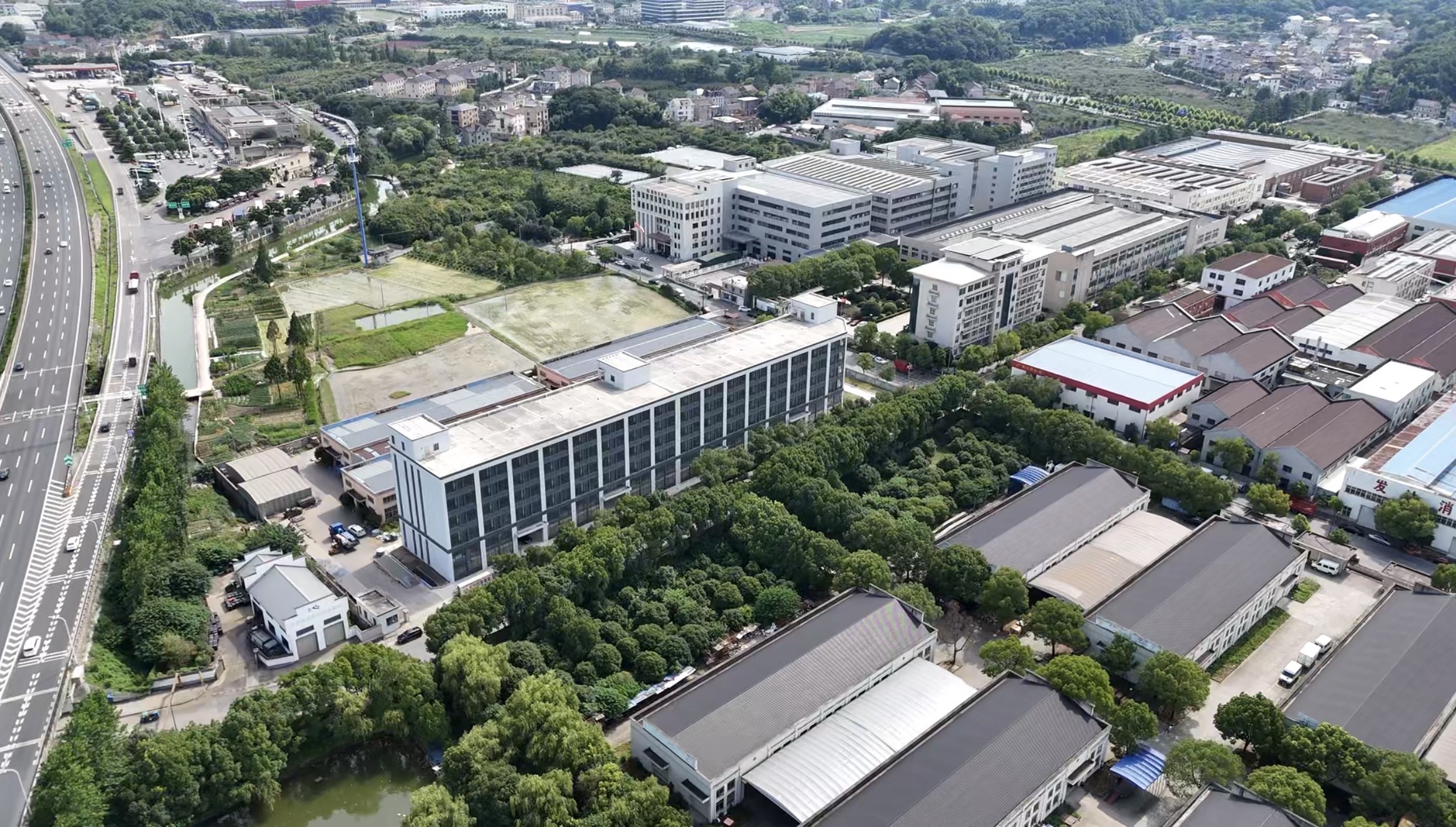 Velkor Factory located in Hangzhou,Xiaoshan. Specialized in EMT conduit and its fittings